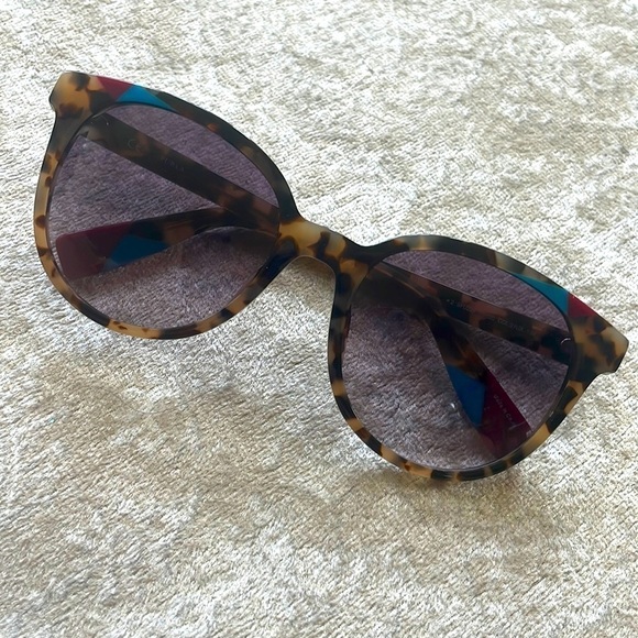 NWOT Furla Tortoise with Blue & Red Detail Round Designer Sunglasses - Picture 2 of 14